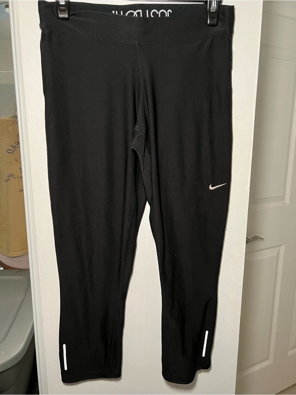 Women’s Nike Black Dri-fit Athletic Leggings with zipper pocket